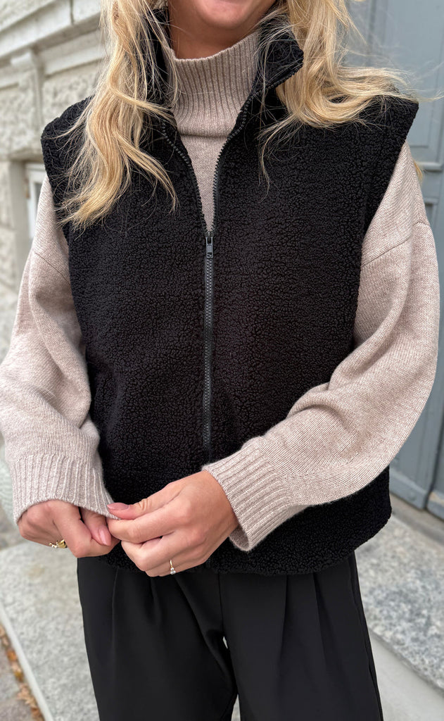 Say INA Copenhagen Fleece Vest - Fia - Black