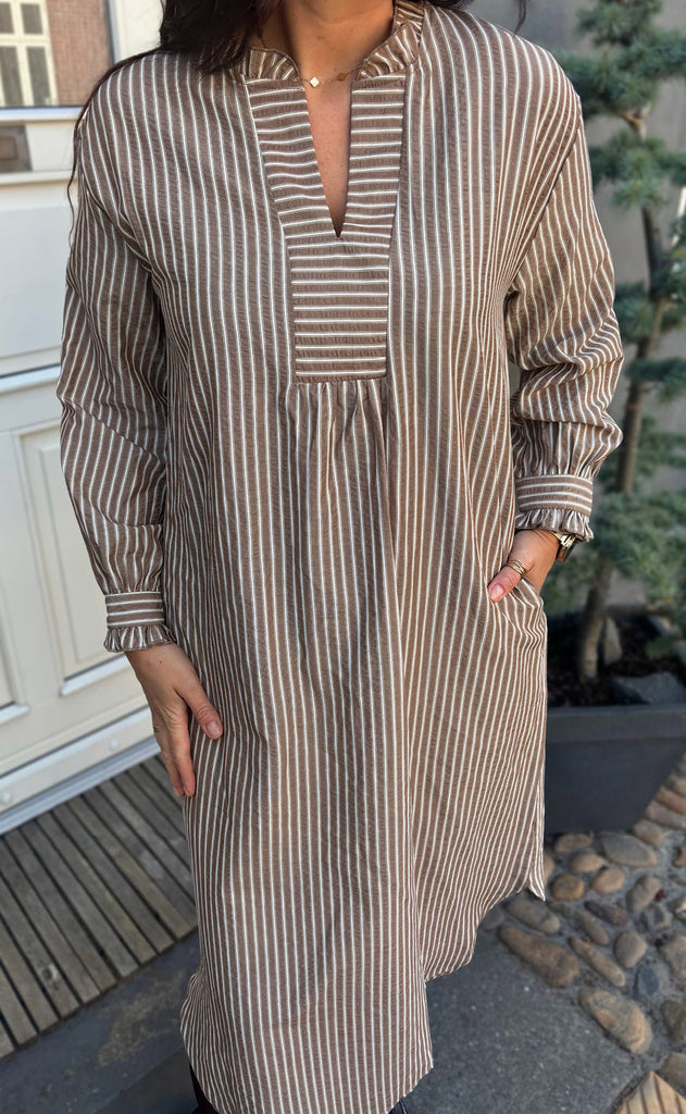 Say INA Copenhagen Kjole - Winnie LS - Brown Striped