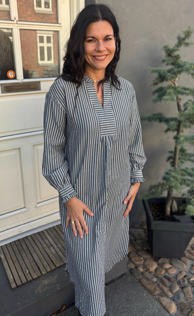Say INA Copenhagen Kjole - Winnie LS - Grey Striped