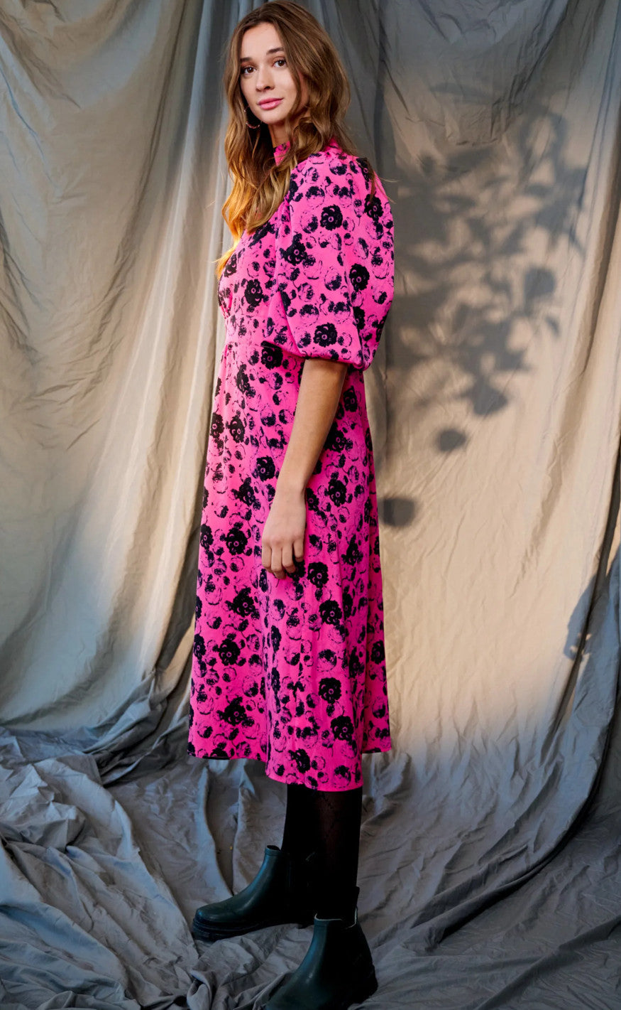 Noella Kjole - Paris Long - Fuchsia Flower