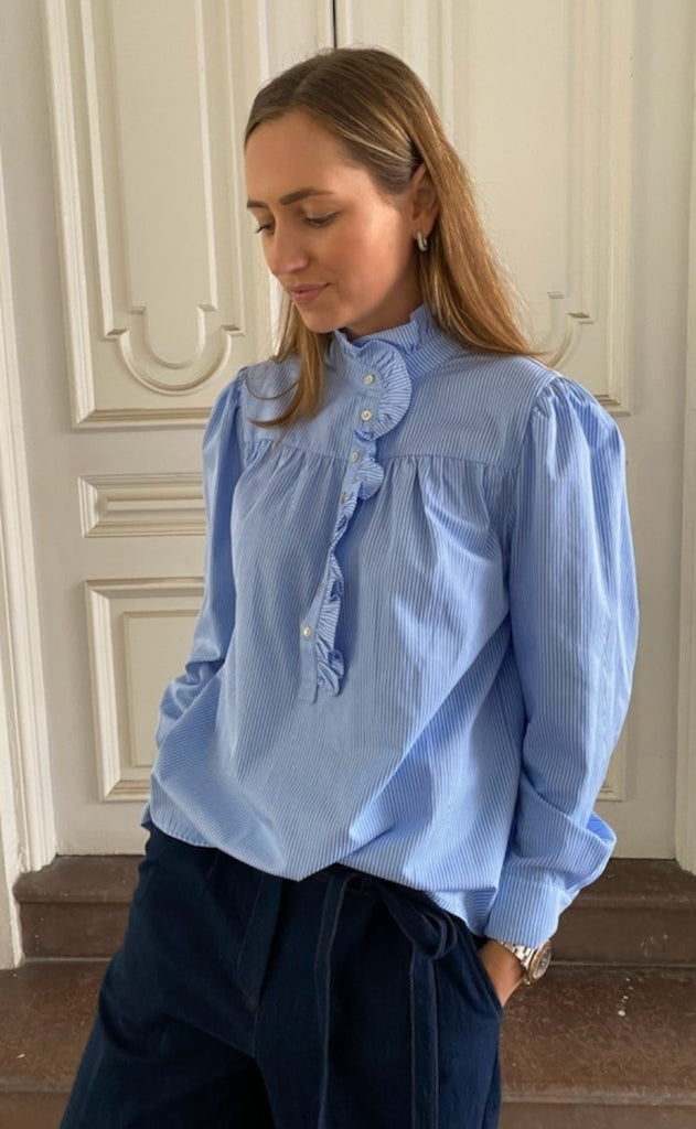 Continue Bluse - Ariana - Small Blue Stripe