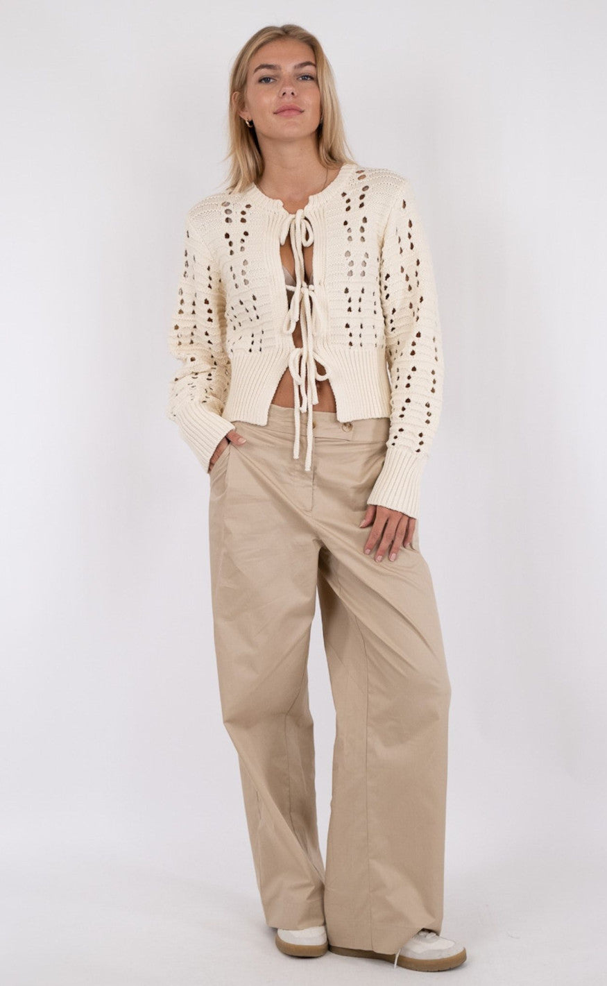 Neo Noir Cardigan - Bethie - Creme