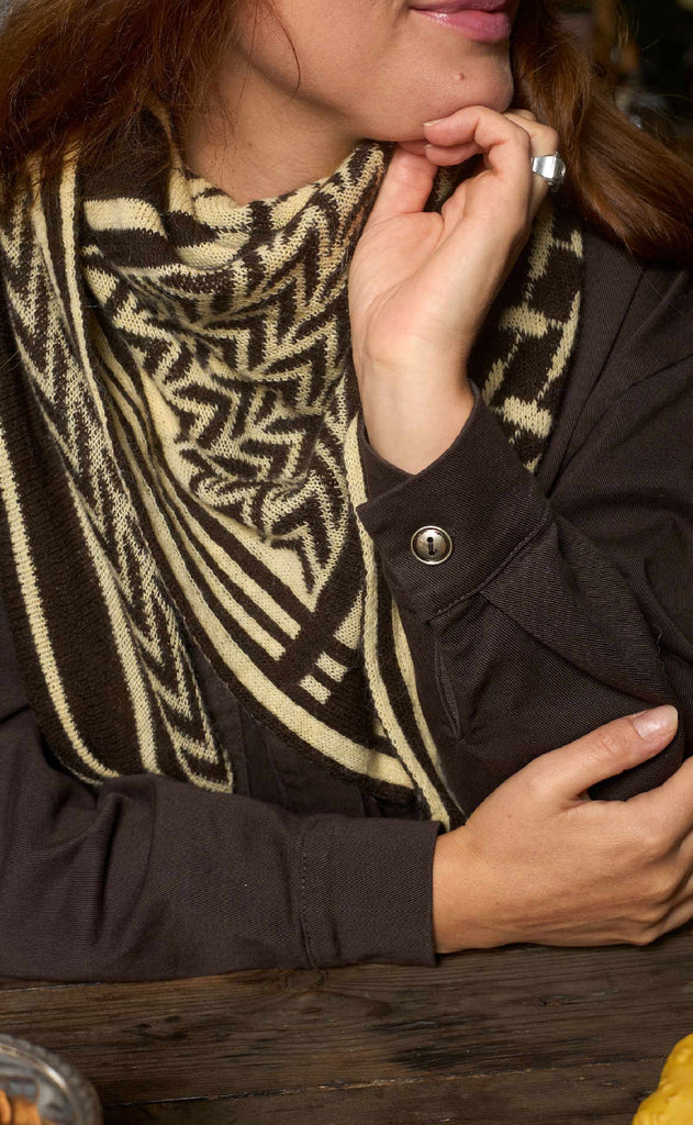 Black Colour Skjerf - Bex Triangle - Butter Yellow