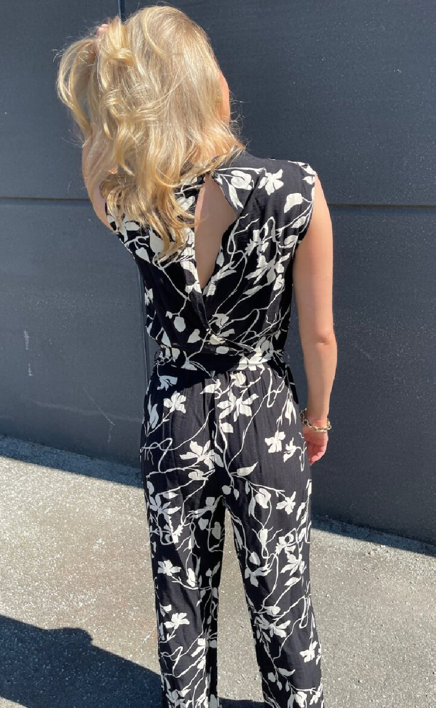 Sisters Point Jumpsuit - Guto-JU3 - Black/Flower