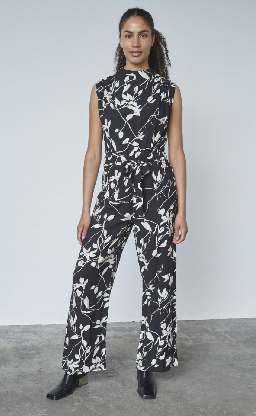 Sisters Point Jumpsuit - Guto-JU3 - Black/Flower