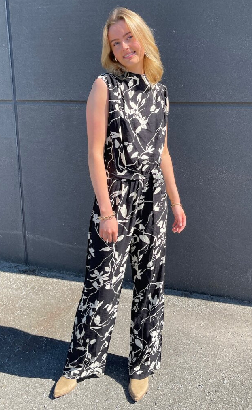 Sisters Point Jumpsuit - Guto-JU3 - Black/Flower