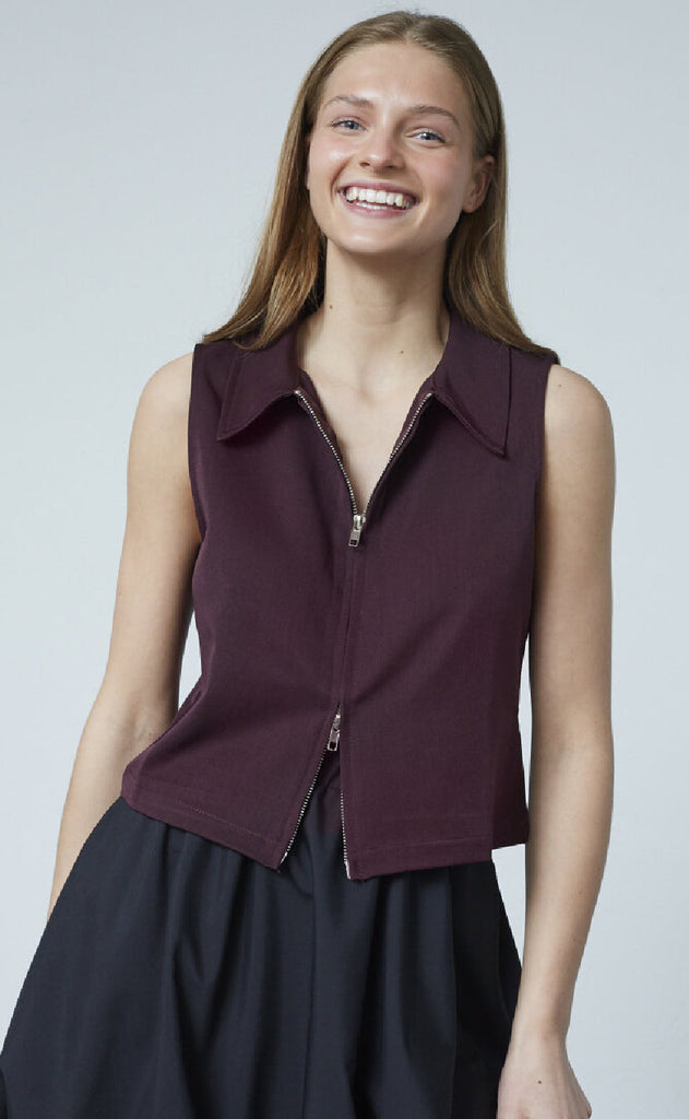 Sisters Point Vest - Guza-VE - D. Burdeaux