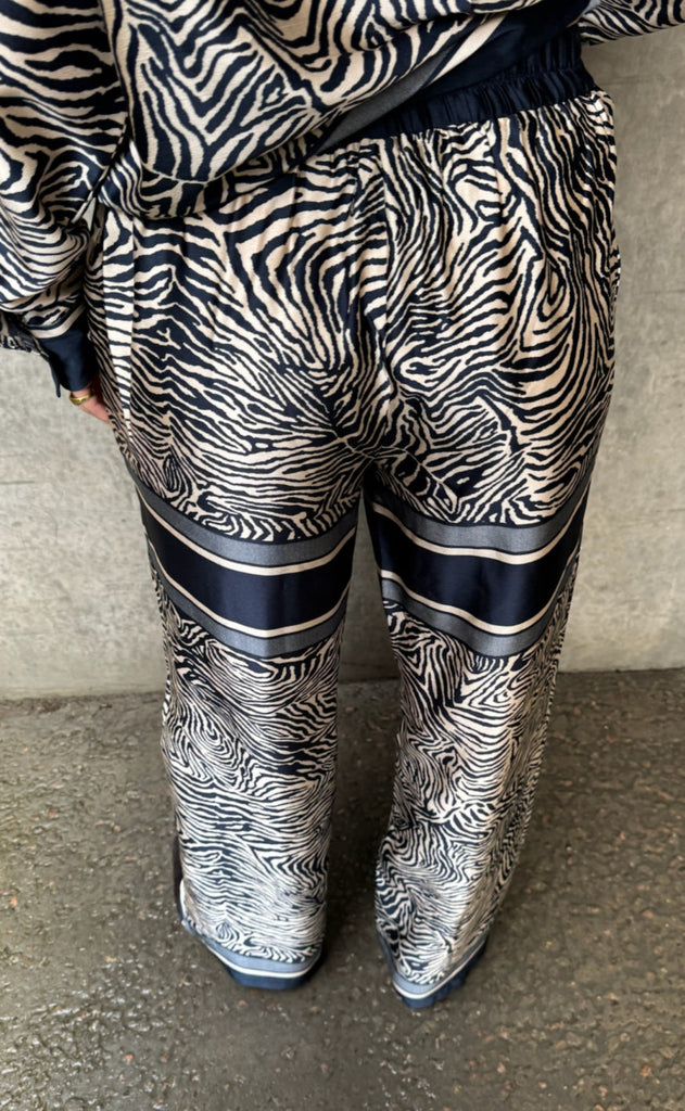 Love & Divine Bukser - Love1024-60 - Navy Zebra