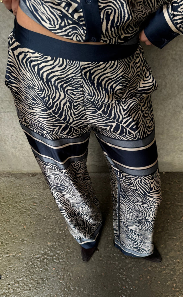 Love & Divine Bukser - Love1024-60 - Navy Zebra