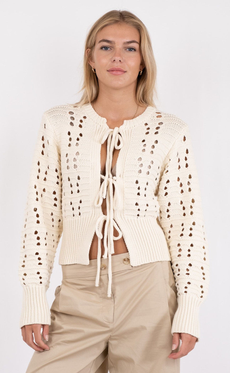 Neo Noir Cardigan - Bethie - Creme