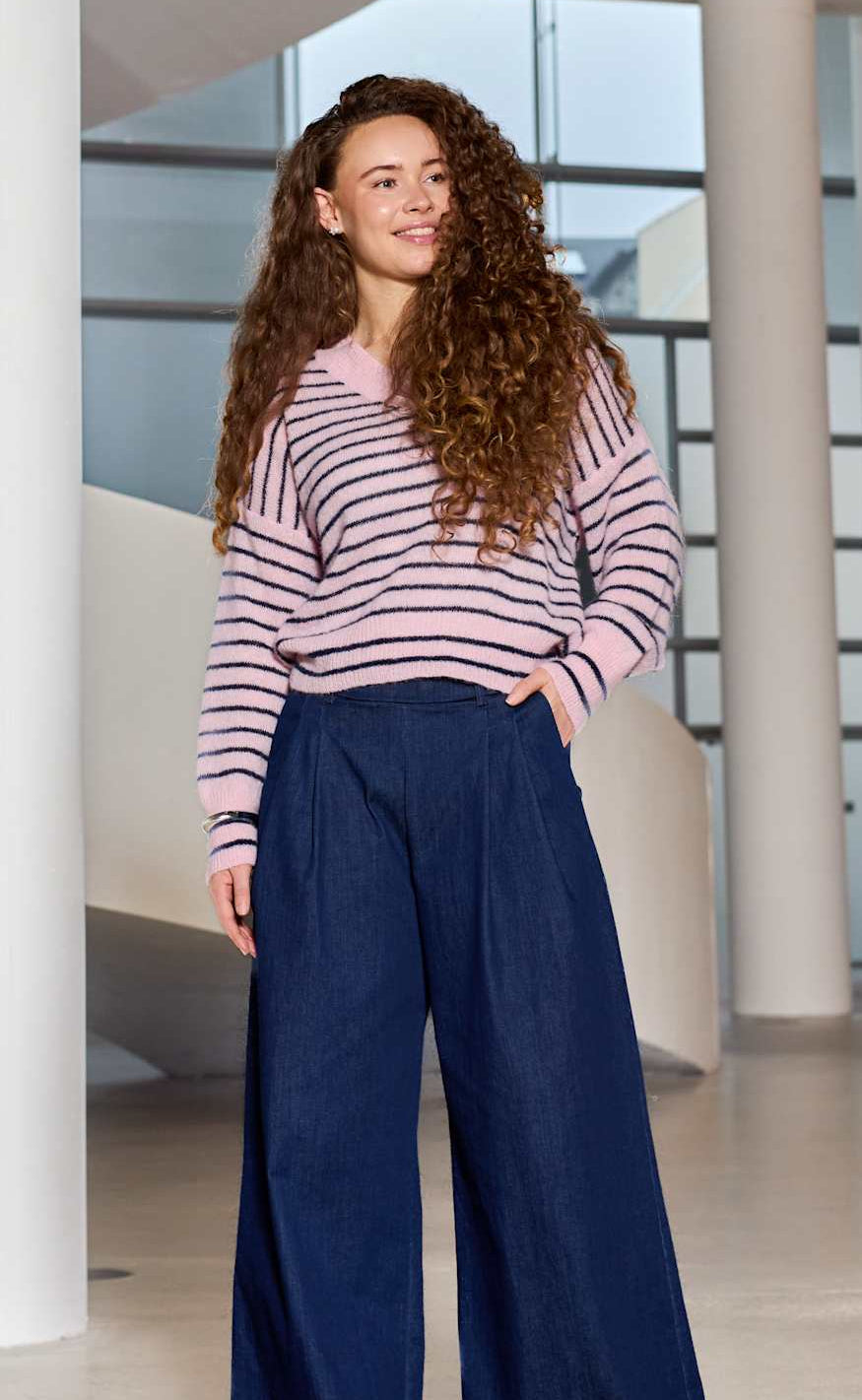 Black Colour Genser - Dell Striped - Rose