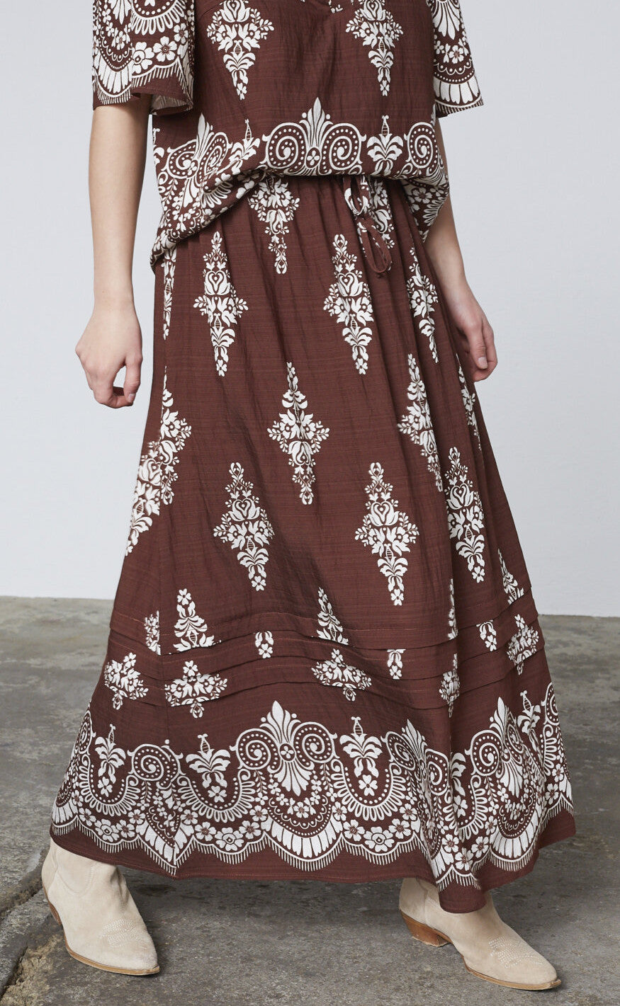 Love & Divine Skjørt - Love1369 - Brown/Paisley