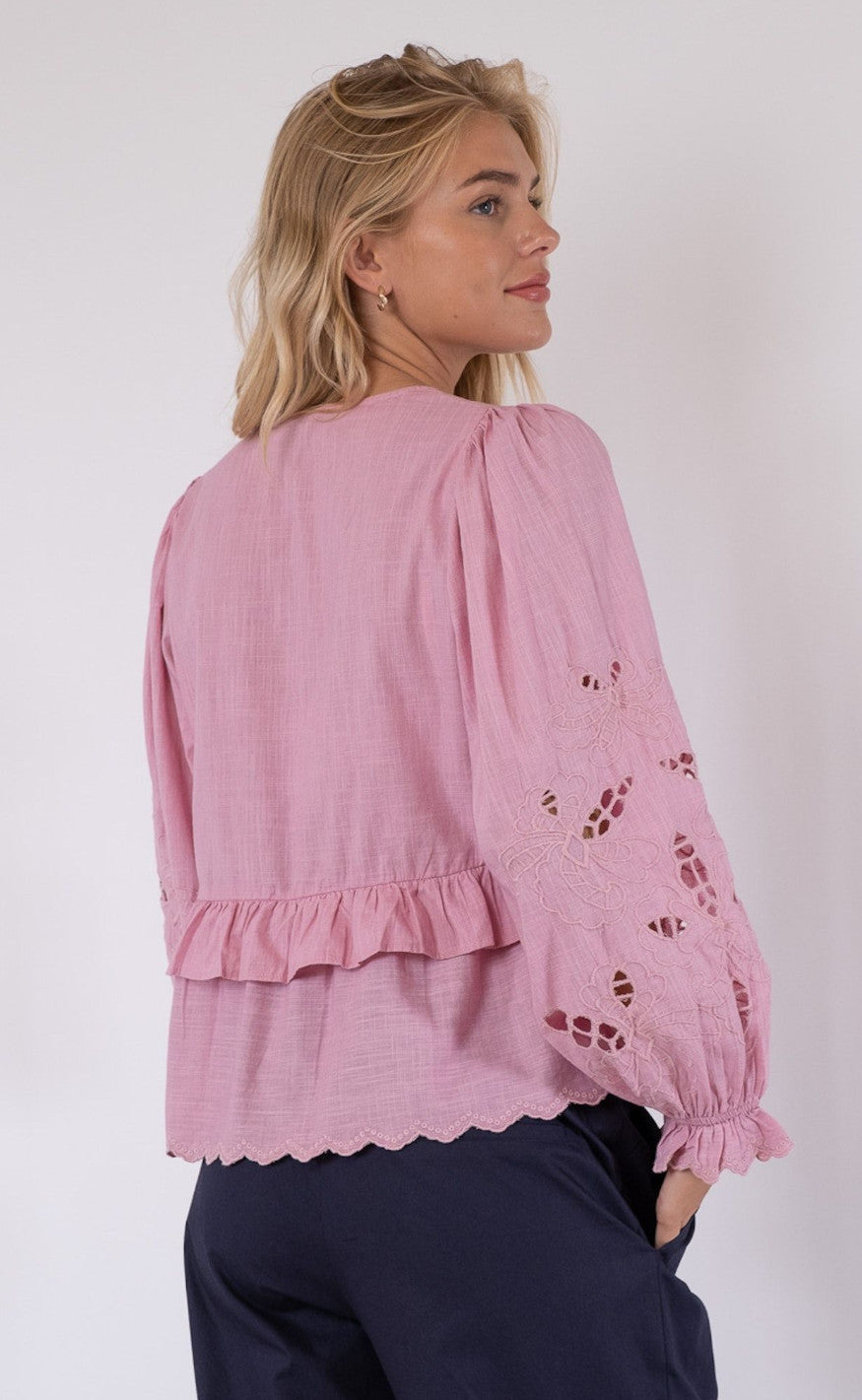 Neo Noir Bluse  - Eden Embroidery - Powder