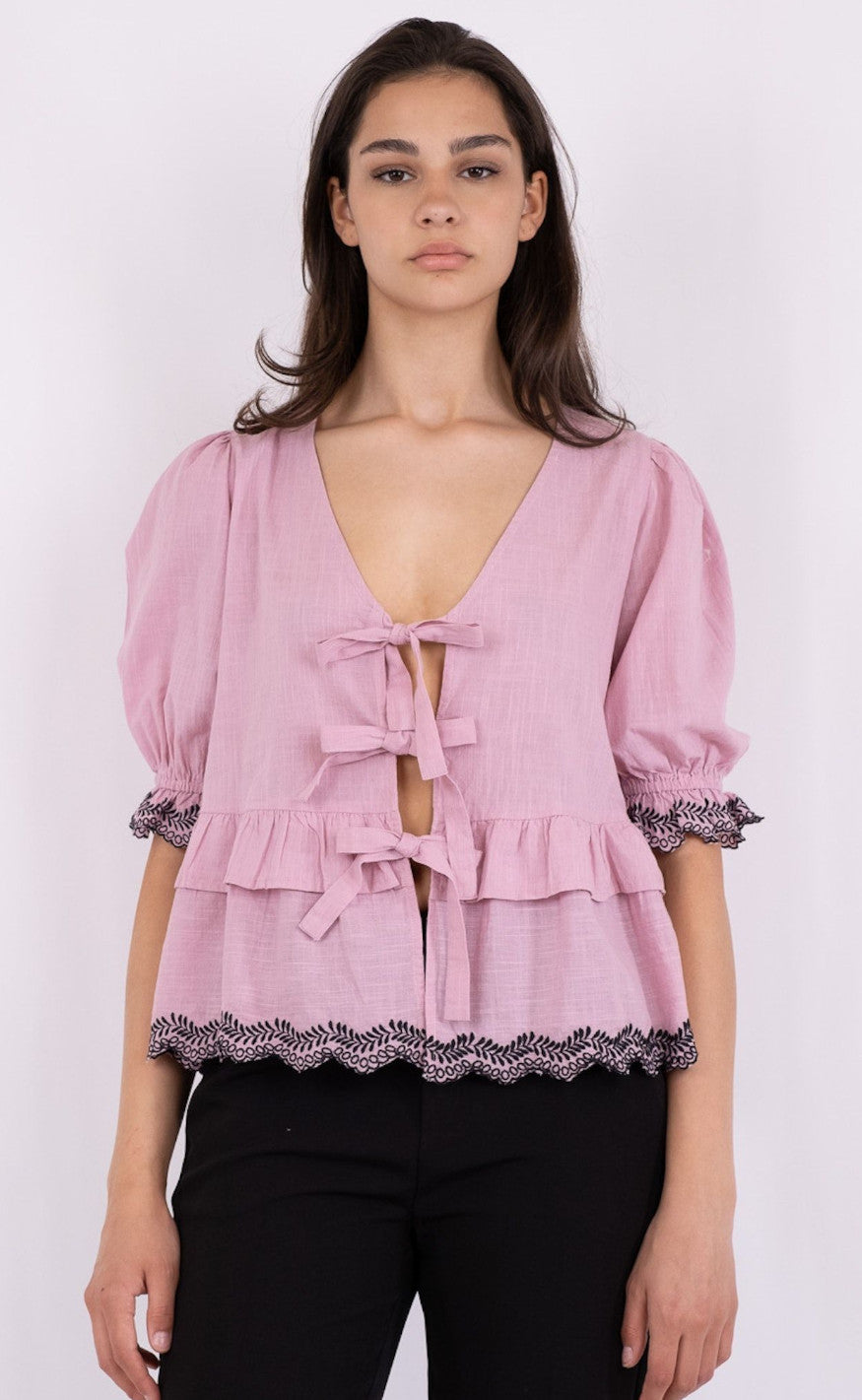 Neo Noir Bluse - Raya Embroidery - Powder