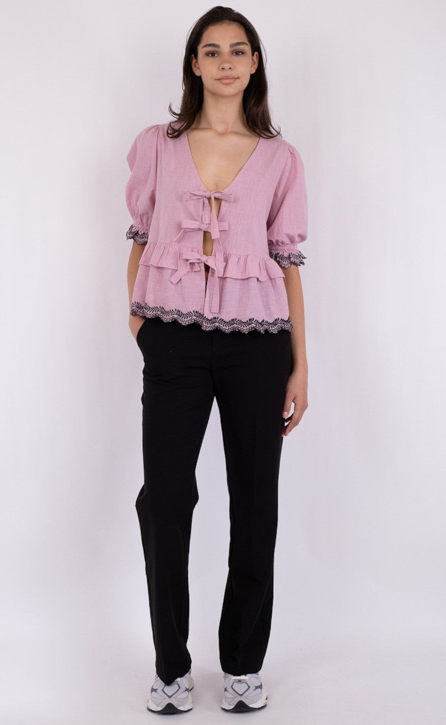 Neo Noir Bluse - Raya Embroidery - Powder