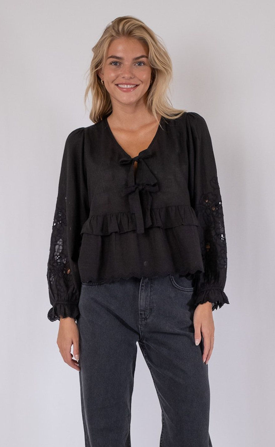 Neo Noir Bluse - Eden Embroidery - Black