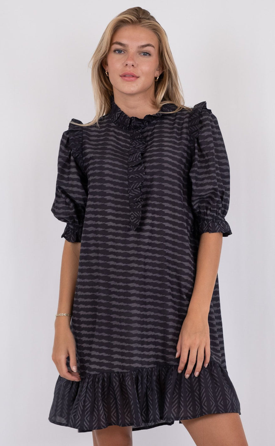 Neo Noir Kjole  - Hani Graphic - Black