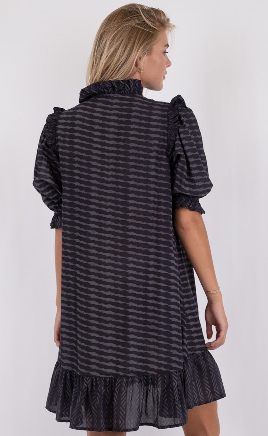 Neo Noir Kjole  - Hani Graphic - Black