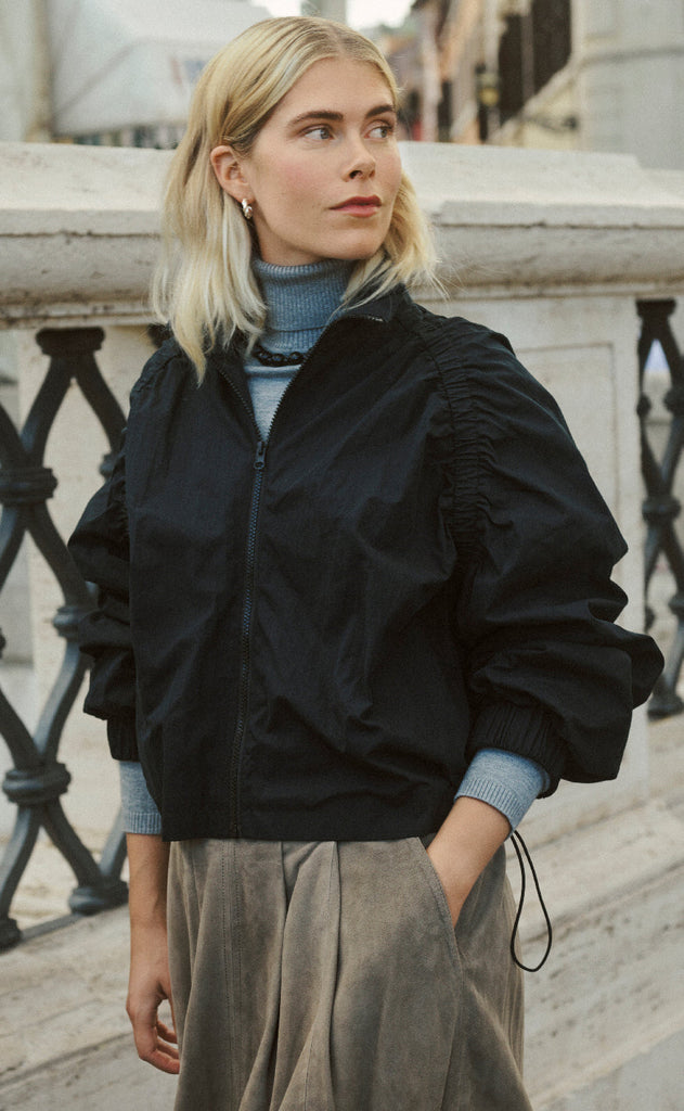 Culture Jakke - Cornelie Short - Black