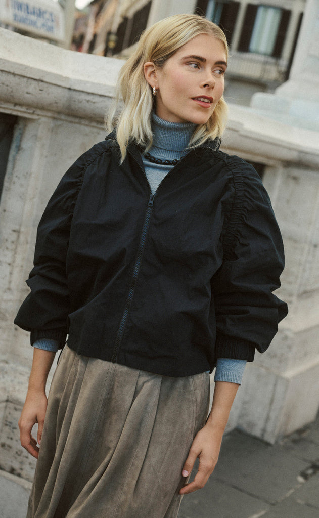 Culture Jakke - Cornelie Short - Black