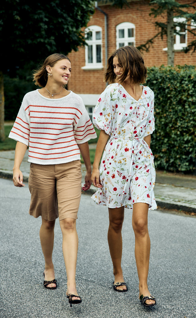 Freequent Kjole - Mele - Brilliant White w. Hot Coral