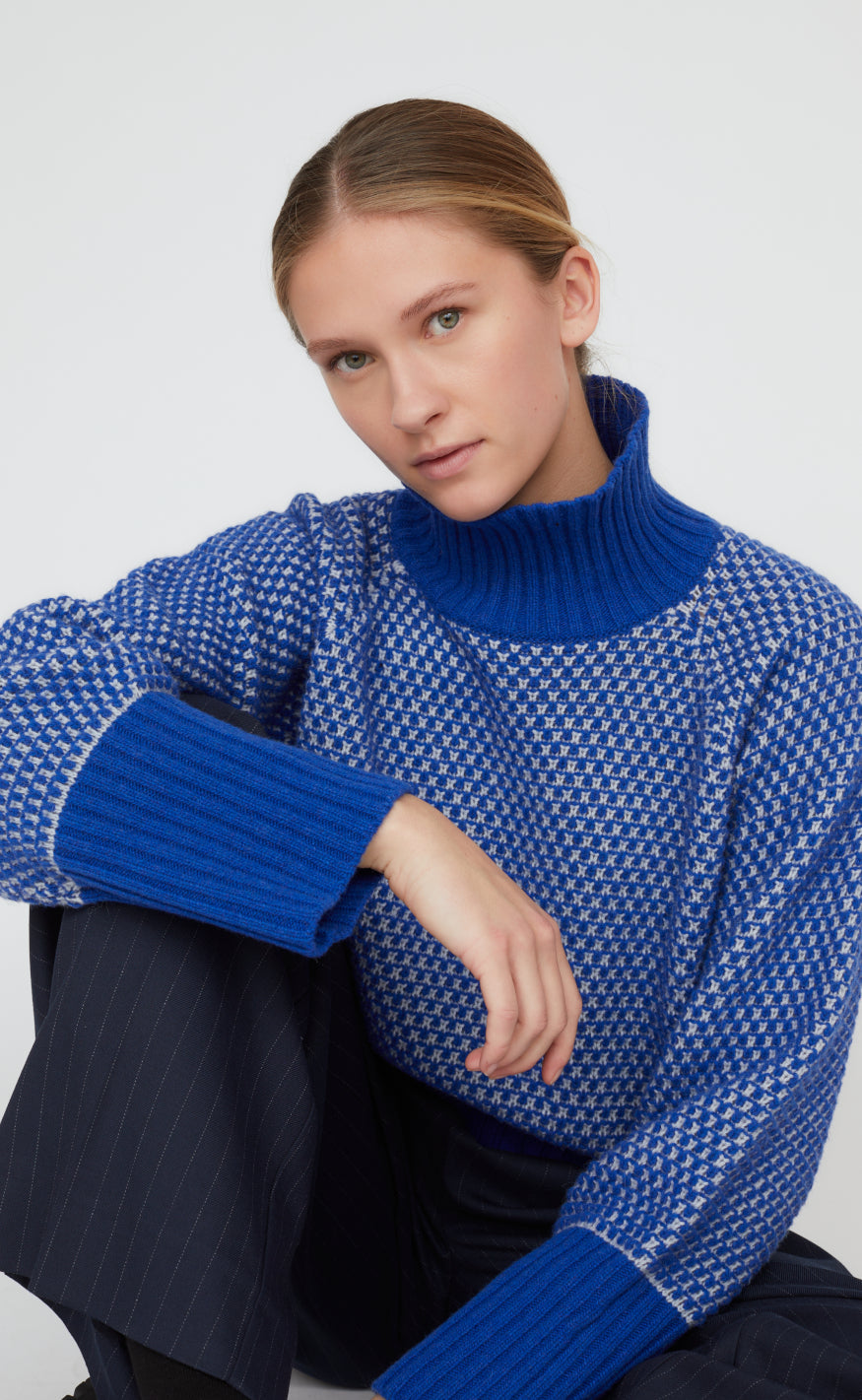 Basic Apparel Genser - Line T-Neck - Light Grey/Blue