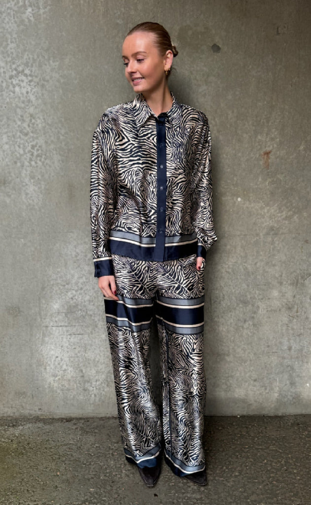 Love & Divine Skjorte - Love1393-1 - Navy Zebra