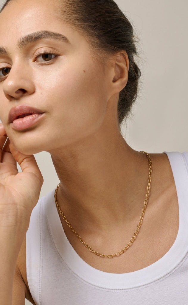 ENAMEL Copenhagen Halskjede - Medium Charm - Gold Colour