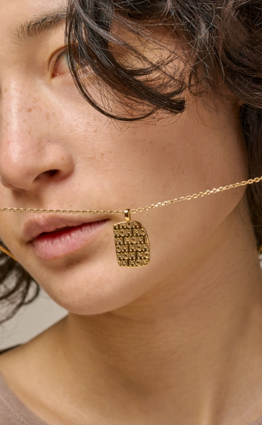 ENAMEL Copenhagen Halskjede - Mom Statement - Gold