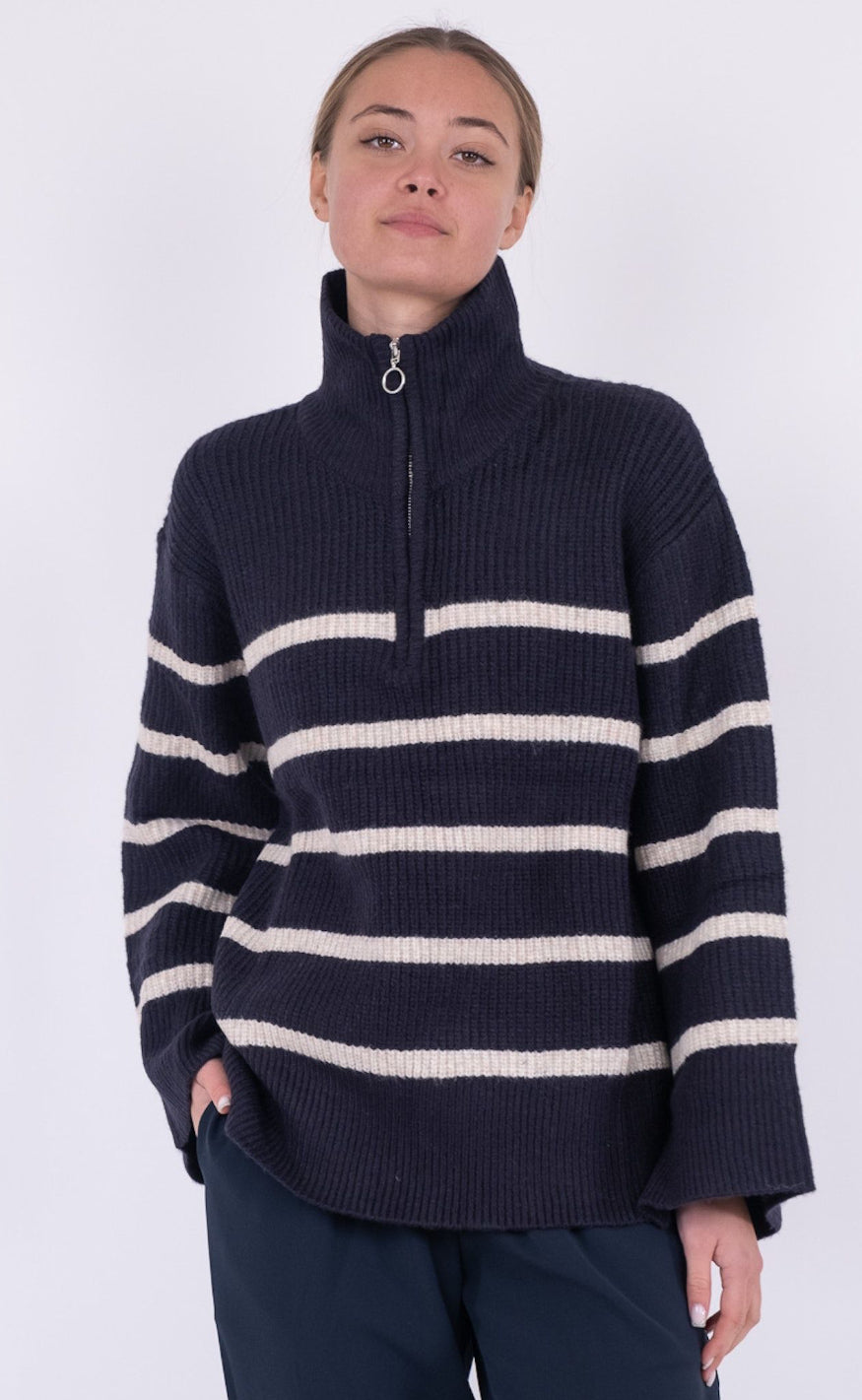 Neo Noir Genser - Nevena - Navy/Sand