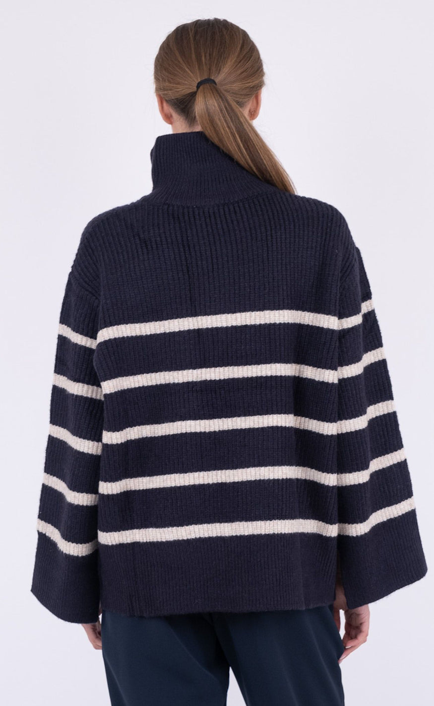 Neo Noir Genser - Nevena - Navy/Sand