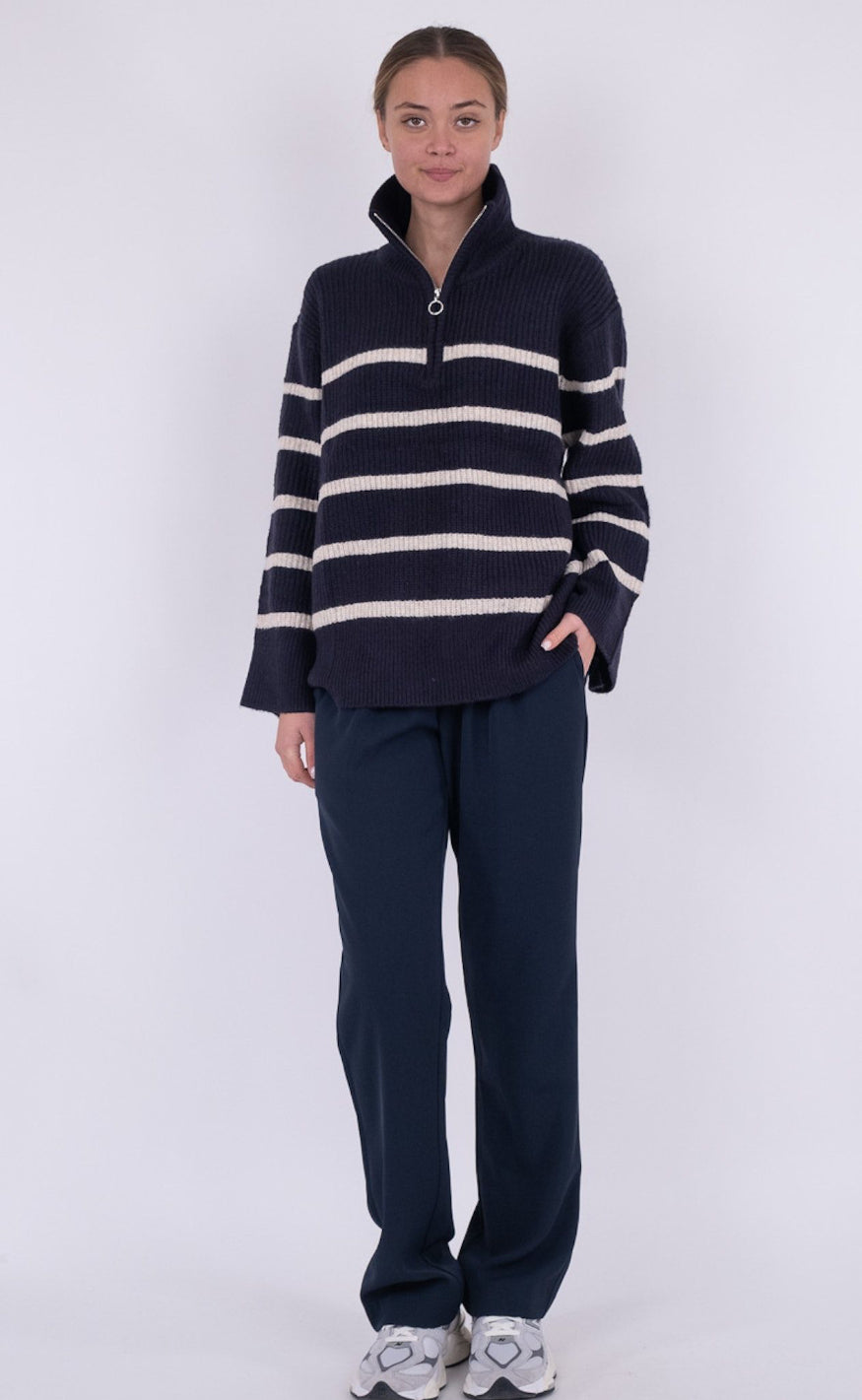 Neo Noir Genser - Nevena - Navy/Sand