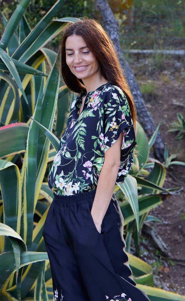 Black Colour Bluse - Zennia - Black Flower