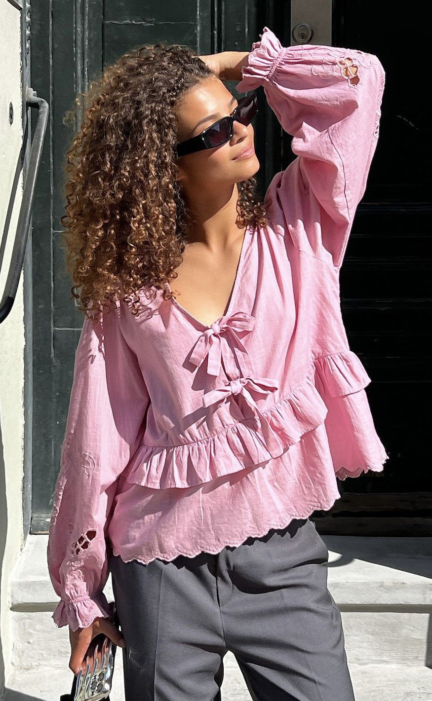 Neo Noir Bluse  - Eden Embroidery - Powder