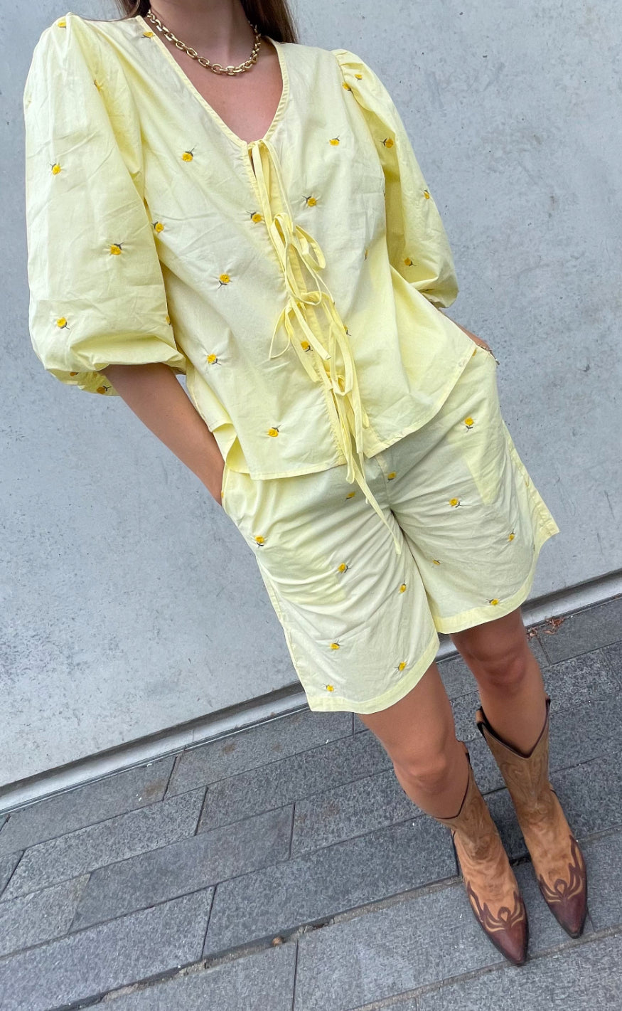 Noella Bluse - Asia - Pale Yellow W. Flower