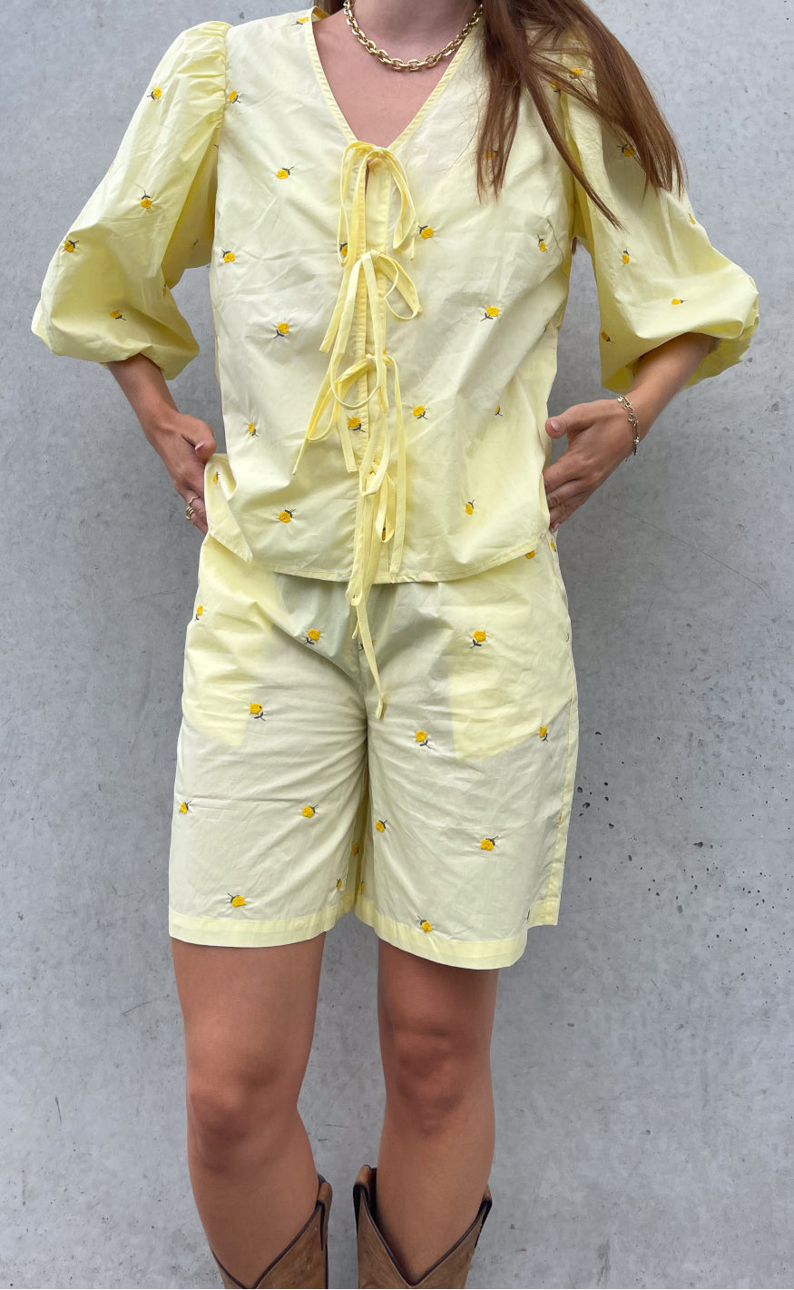 Noella Bluse - Asia - Pale Yellow W. Flower