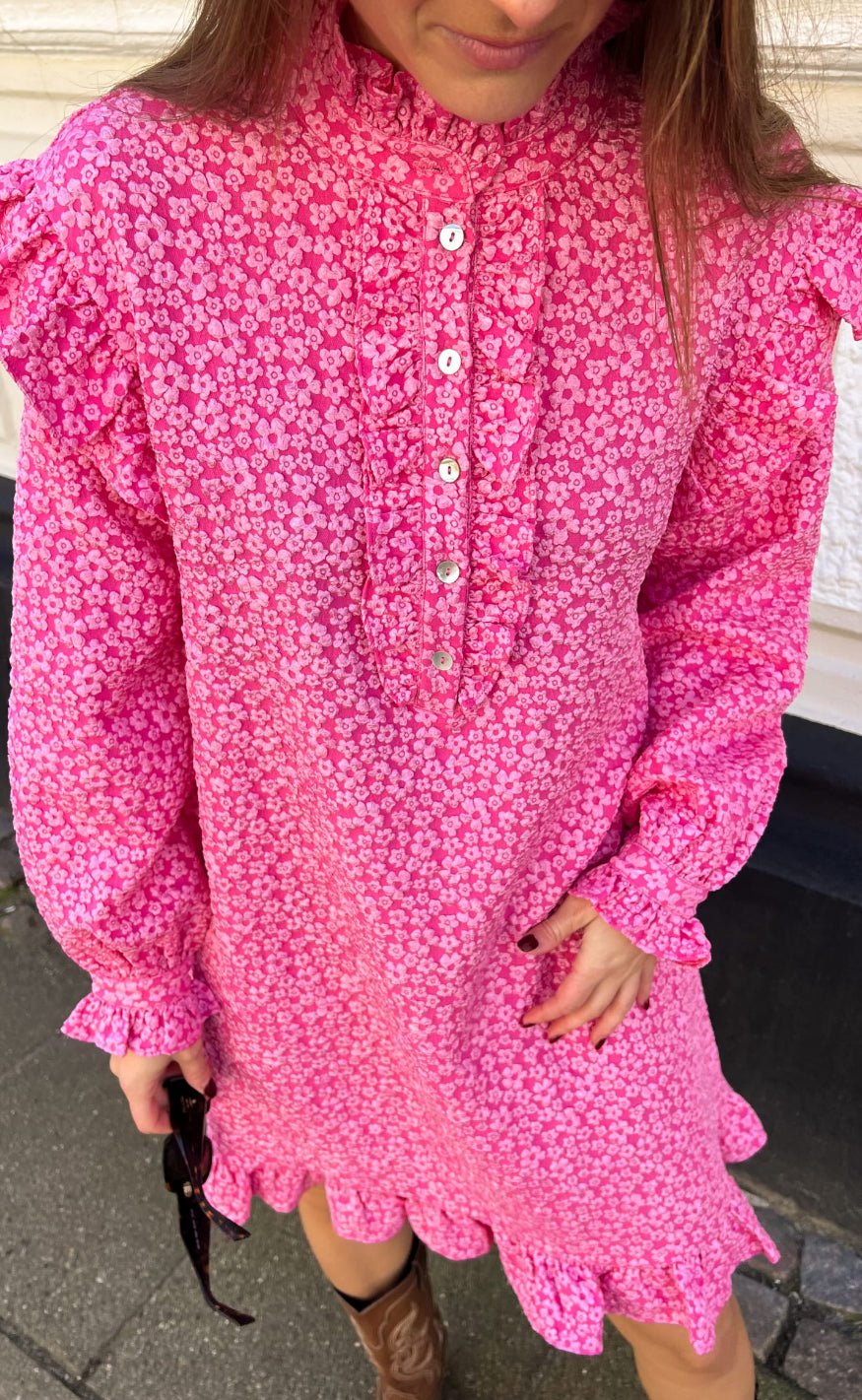 Noella Kjole - Reno Ruby Ruffle - Bright Pink