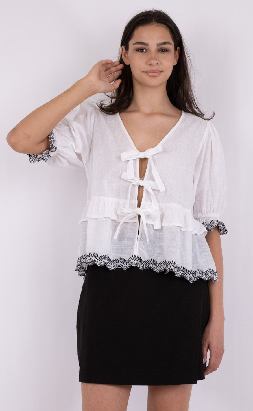 Neo Noir Bluse - Raya Embroidery - White/Black