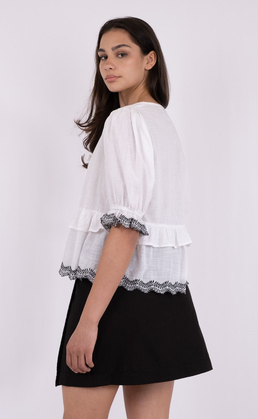 Neo Noir Bluse - Raya Embroidery - White/Black