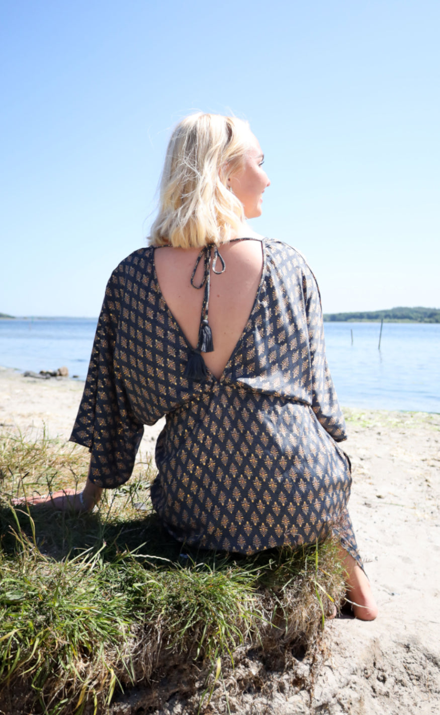 Black Colour Kjole - Luna Double V-Neck - Savannah Grey