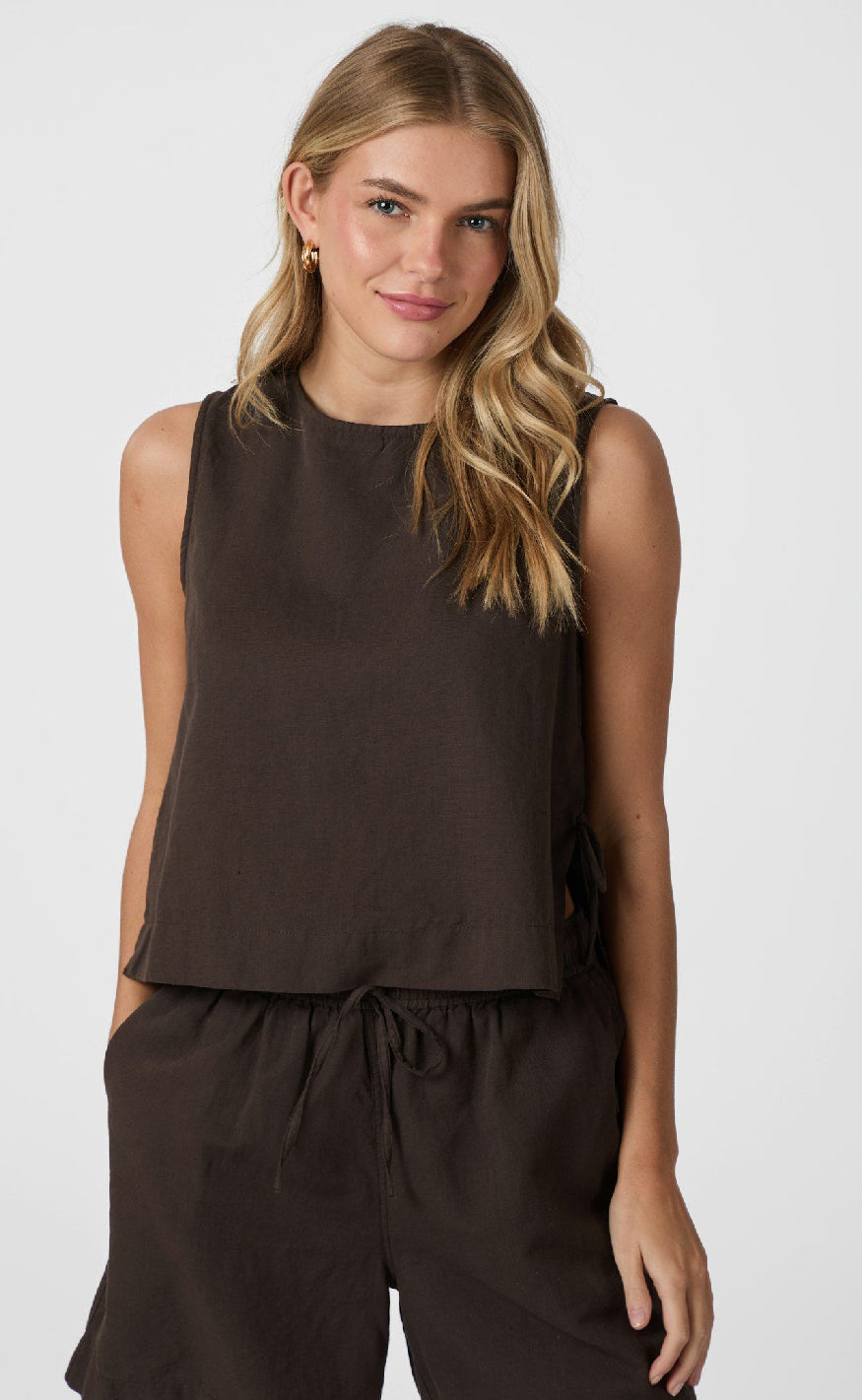 Neo Noir Topp - Svetlana Linen - Dark Brown