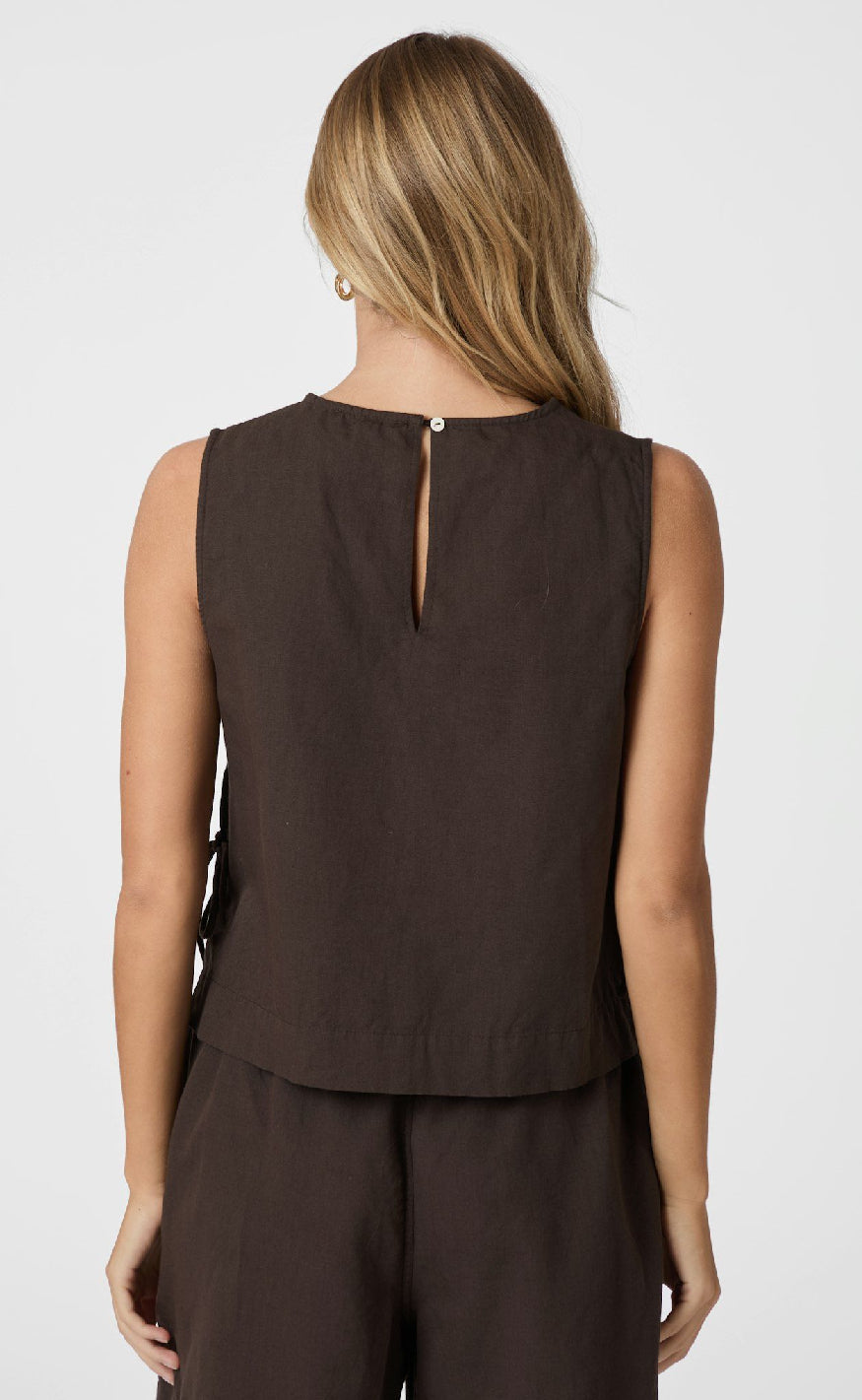 Neo Noir Topp - Svetlana Linen - Dark Brown