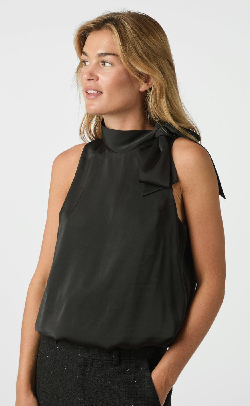 Neo Noir Topp - Veda Drapy - Black