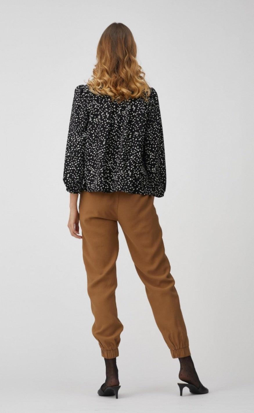 A-View Bluse - Jill - Black With White Dots