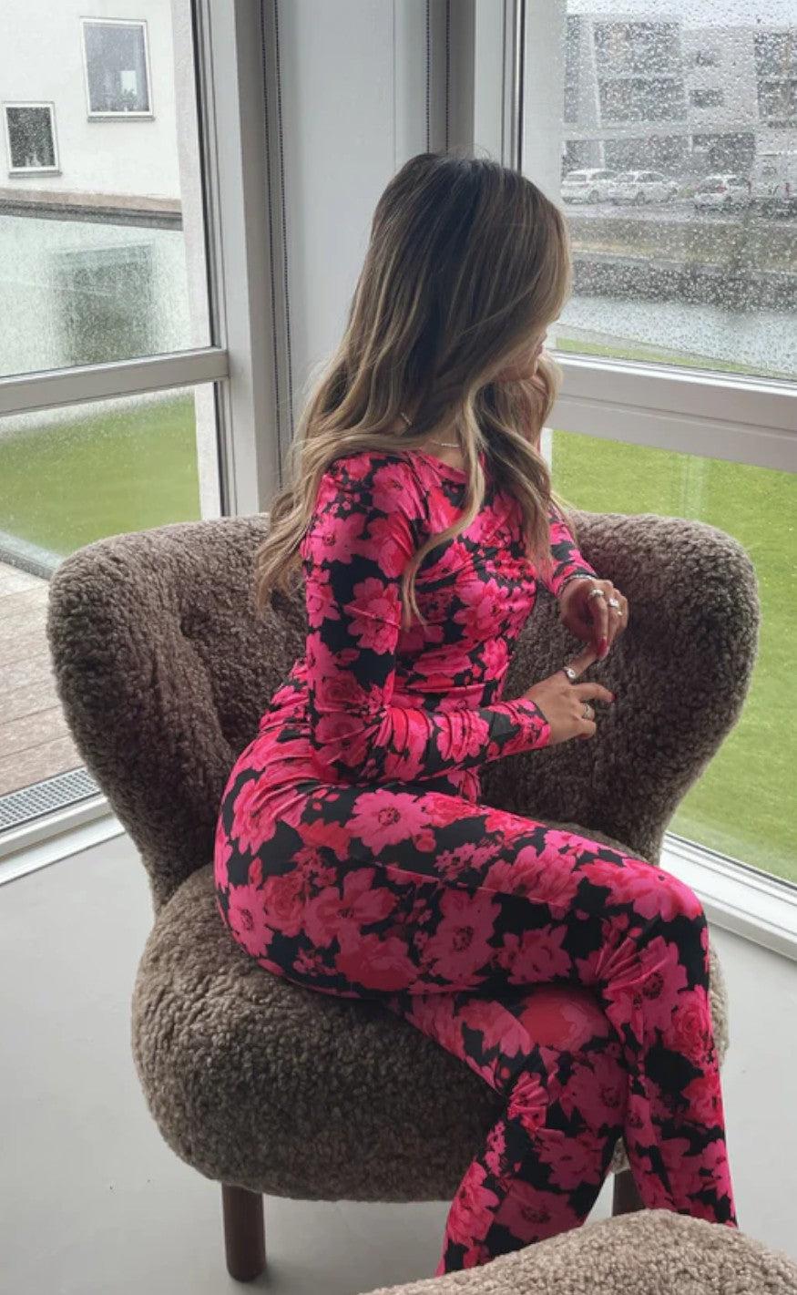 A-View Bluse - Molly - Black/Pink Flowers