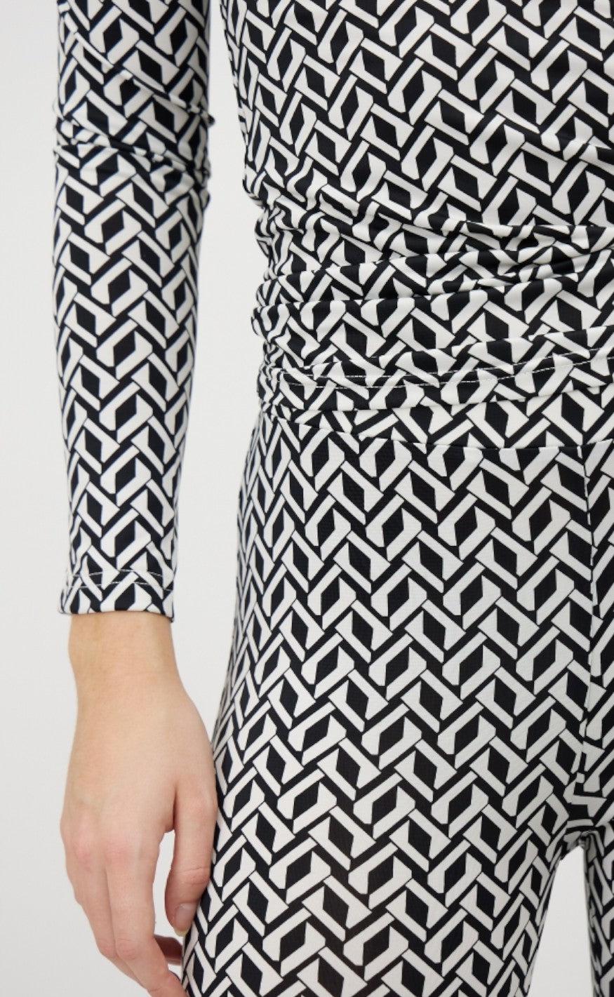A-View Bluse - Scarlet - Black/White