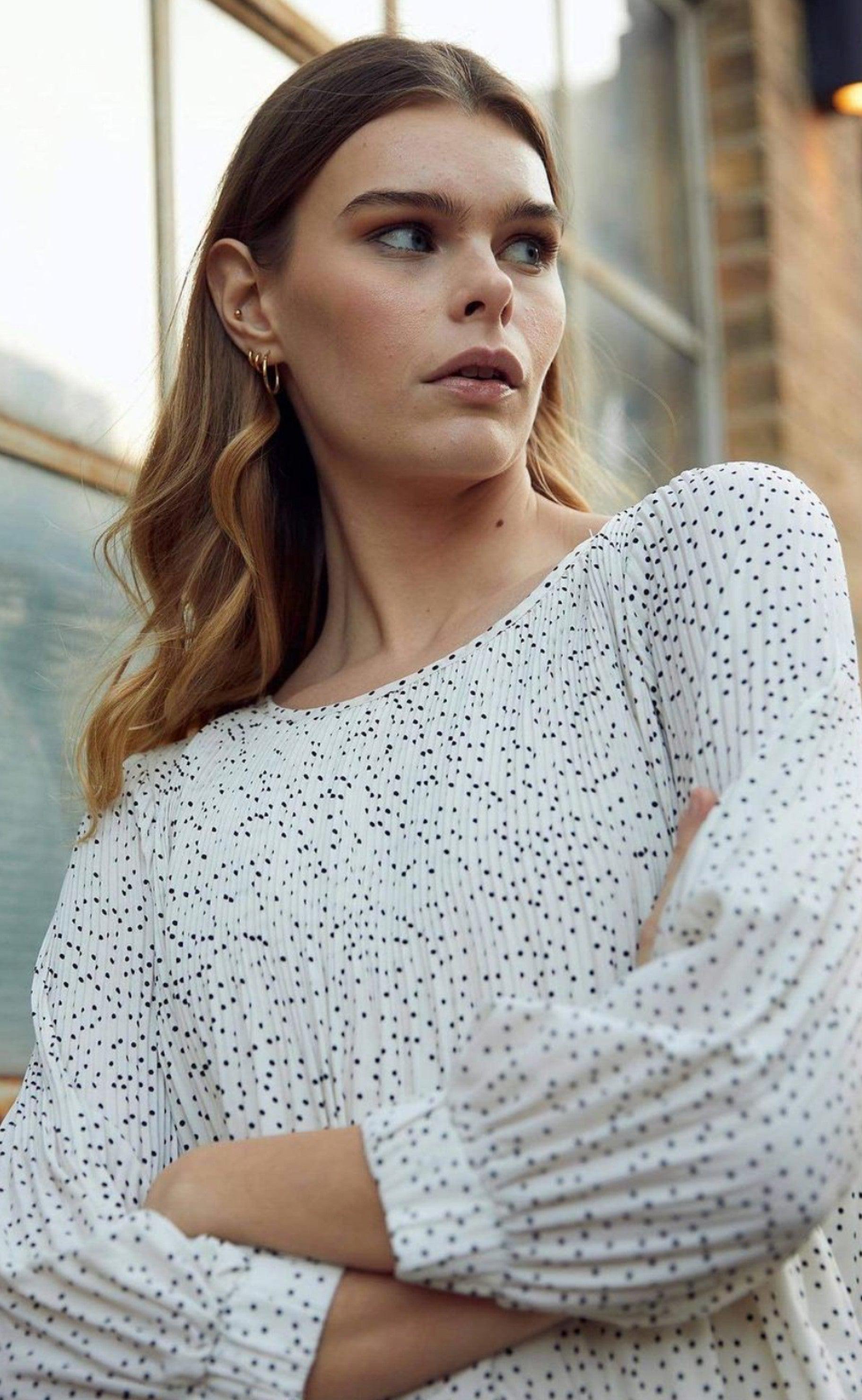 A-View Kjole - Ilja - White w. Black Dots