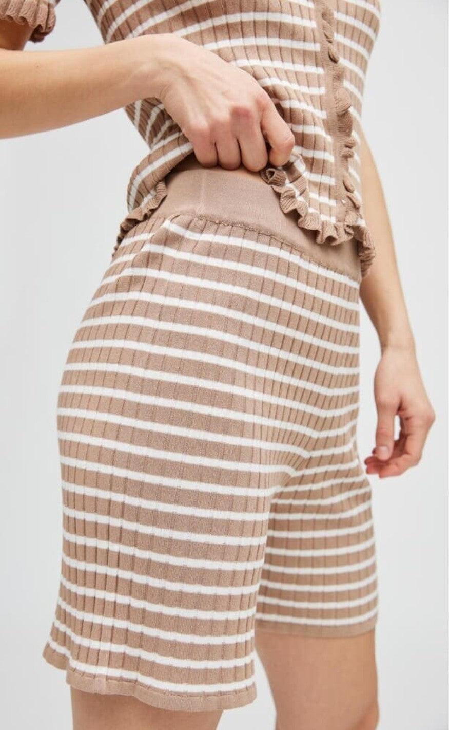 A-View Shorts - Sira - Camel/Off White