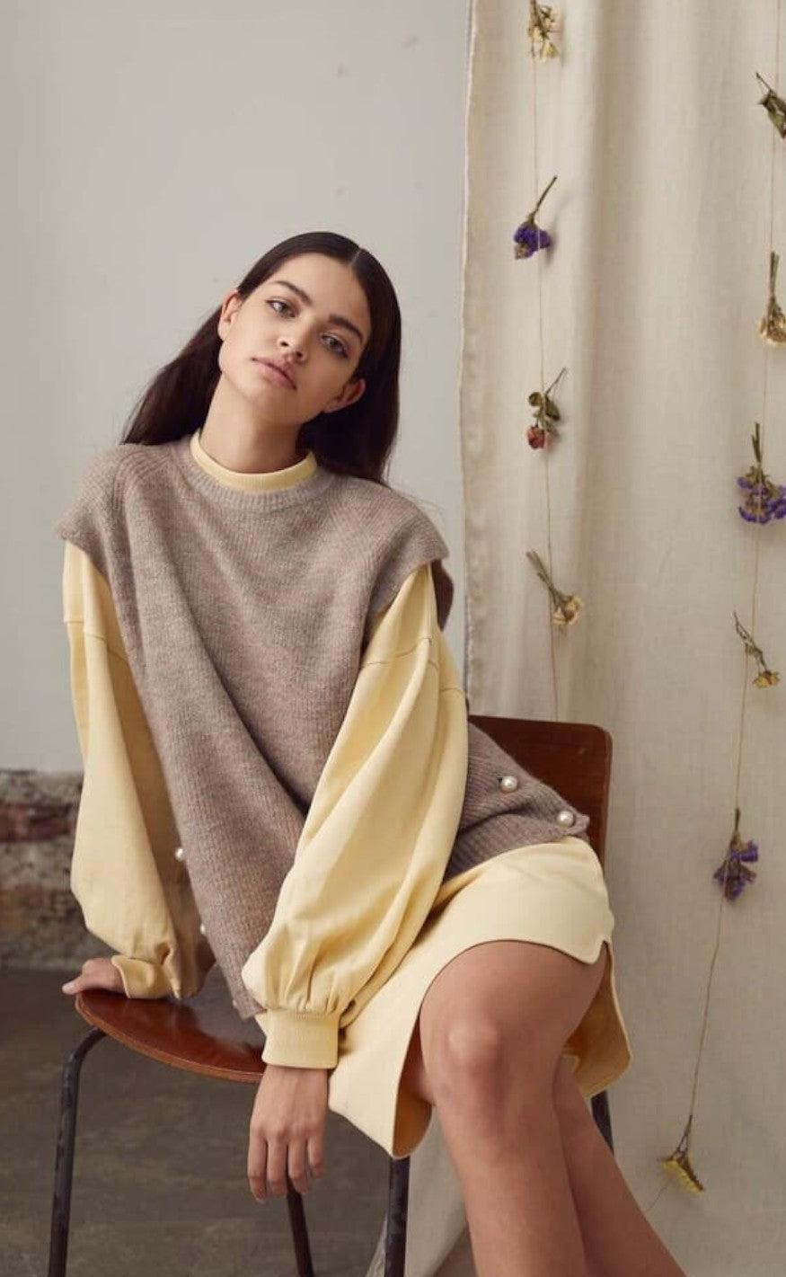 A-View Sweater - Olga Long - Pale Yellow