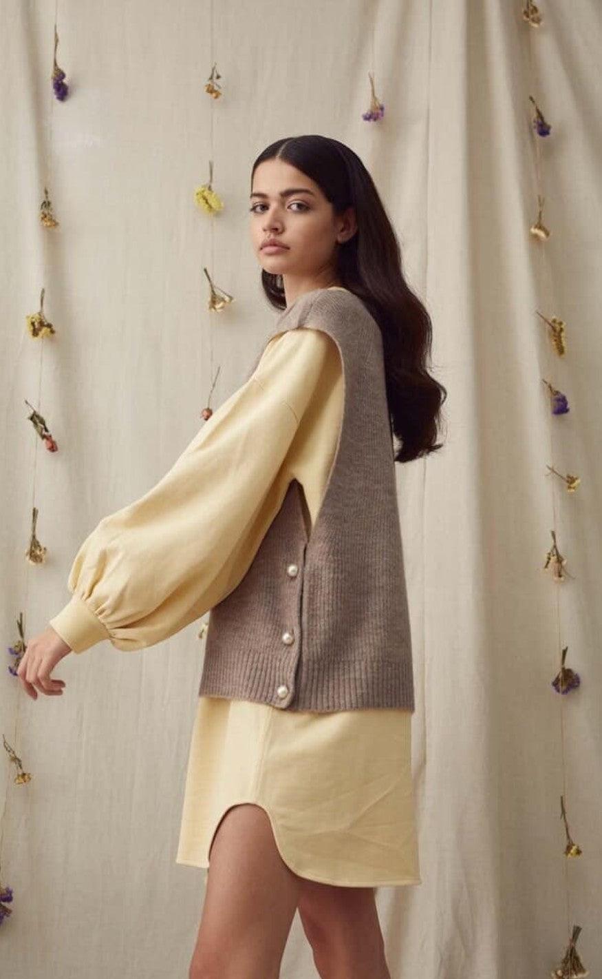 A-View Sweater - Olga Long - Pale Yellow